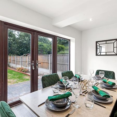 Walsall - 4 Bedroom House, Wi-Fi, Garden , Sleeps 8 - Jrr Stays Bescot Kültér fotó