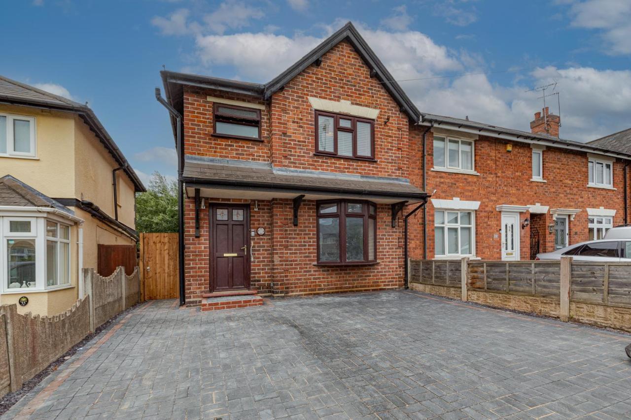Walsall - 4 Bedroom House, Wi-Fi, Garden , Sleeps 8 - Jrr Stays Bescot Kültér fotó