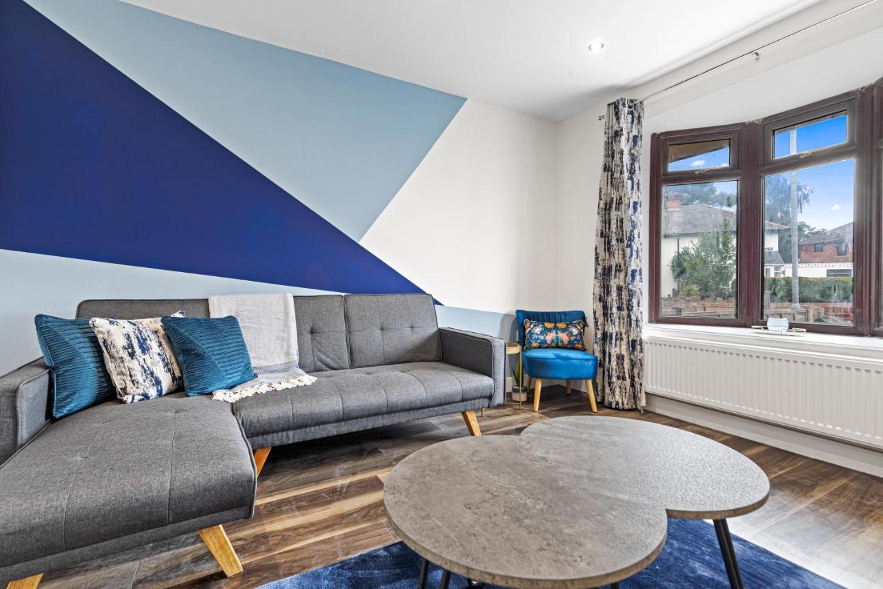 Walsall - 4 Bedroom House, Wi-Fi, Garden , Sleeps 8 - Jrr Stays Bescot Kültér fotó